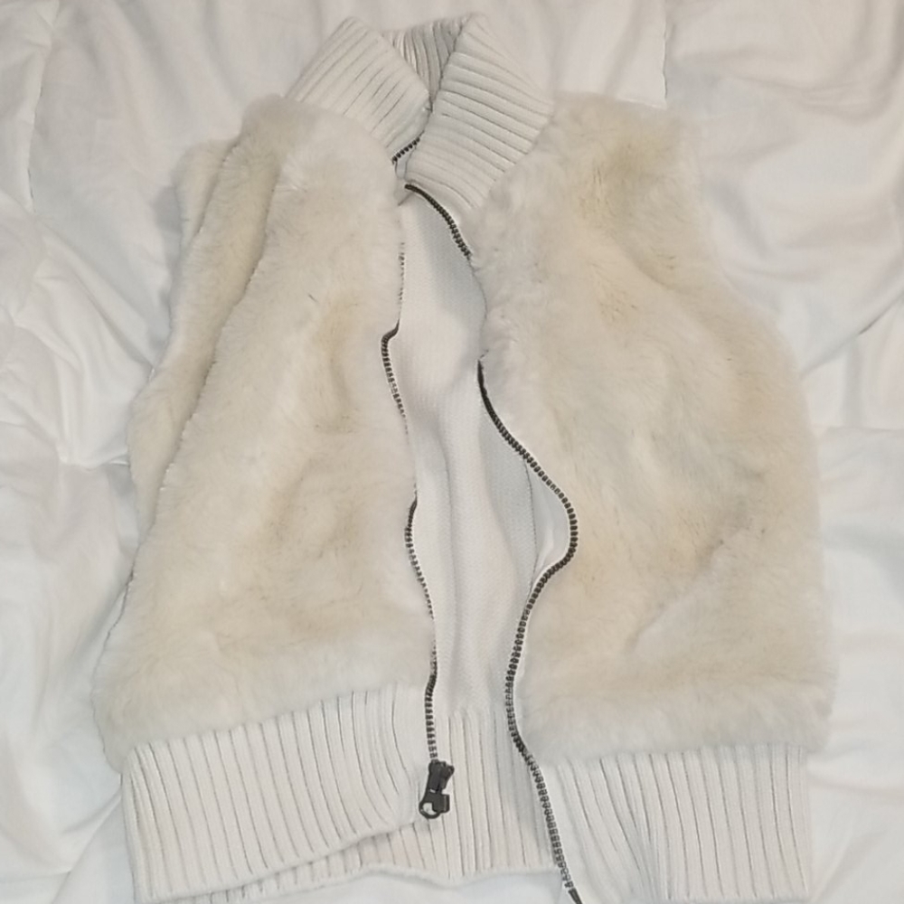 Gap girls white fur vest size M(8)